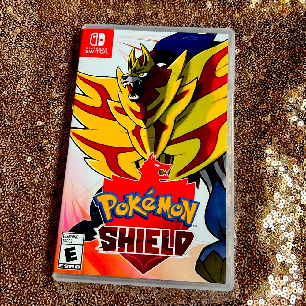 - *🔥🔥LIKE NEW * POKEMON SHIELD *